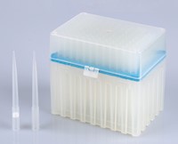 nst_1000_µL_clear_extra_long_pipette_tip_racked_package_304016_313012.JPG